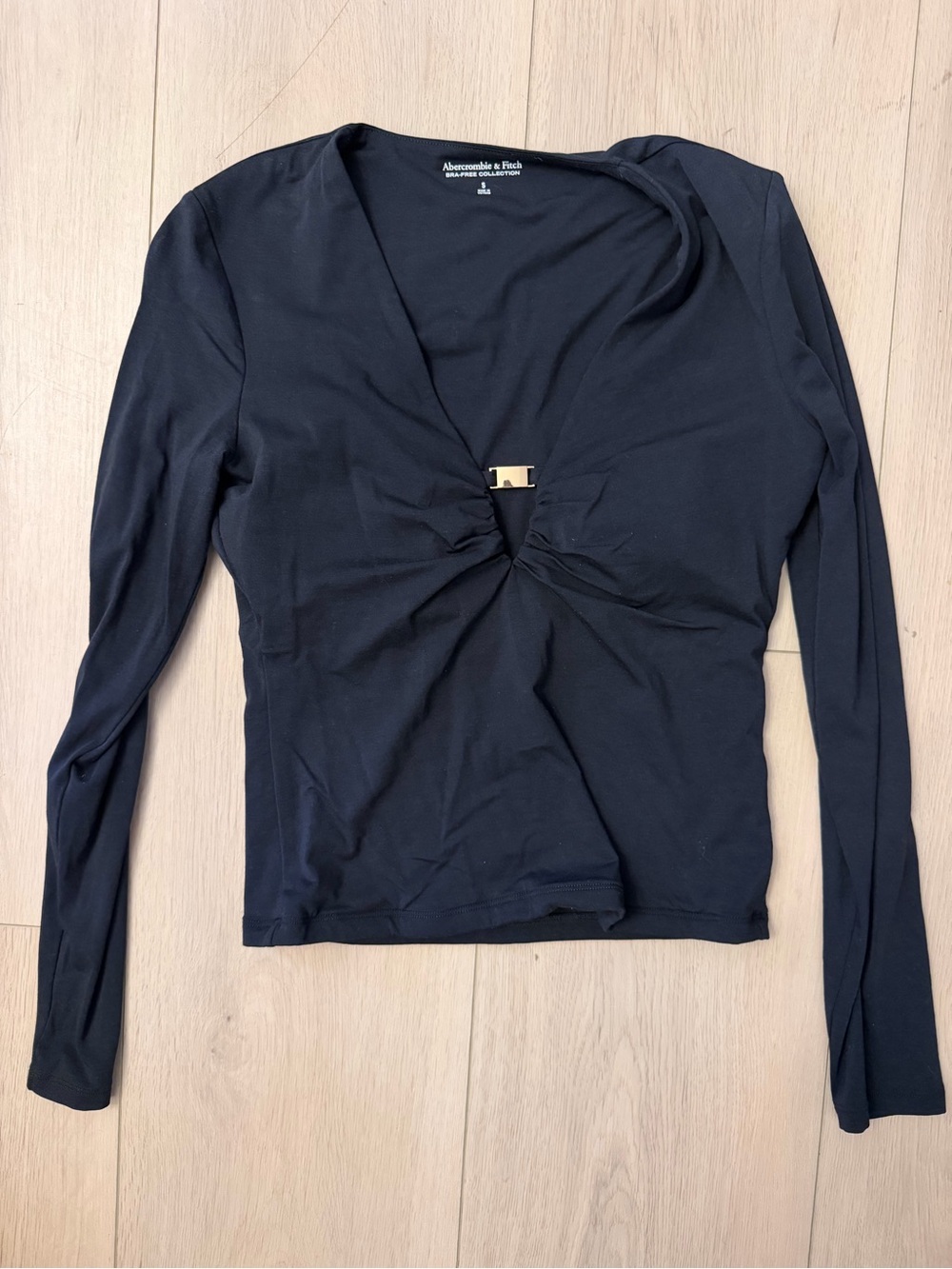 Abercrombie & Fitch Black Long-Sleeve V  Front Top